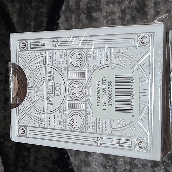 DISNEY STAR WARS THEORY II PREMIUM PLAYING CARDS SET 3 - Picture 4 of 8
